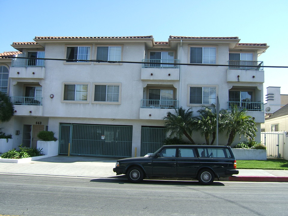 643 W 7th St in San Pedro, CA - Foto de edificio