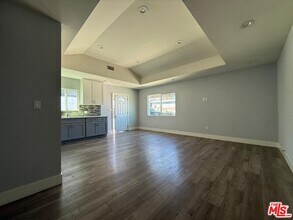 8168 Whitsett Ave in Los Angeles, CA - Building Photo - Building Photo