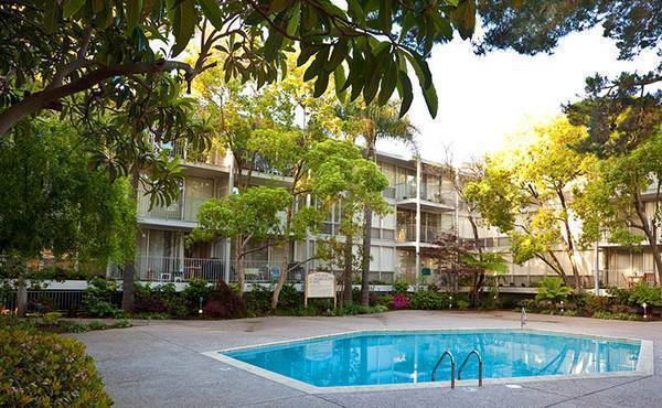 Two Clark Drive Apartments in San Mateo, CA - Foto de edificio