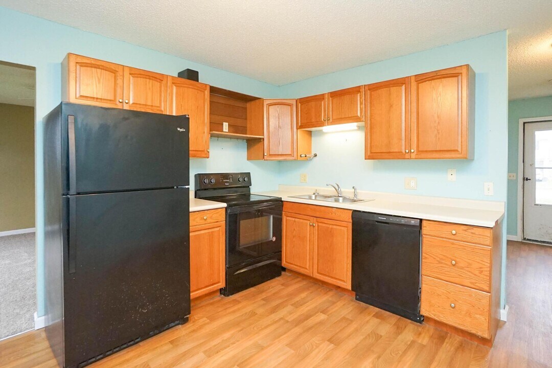 1110 Fishlock Ave, Unit 1110 in Findlay, OH - Building Photo