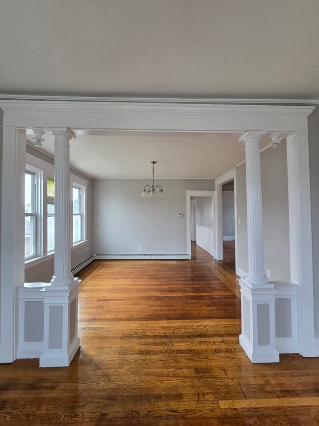 360 Academy Ave, Unit 3 in Providence, RI - Foto de edificio - Building Photo
