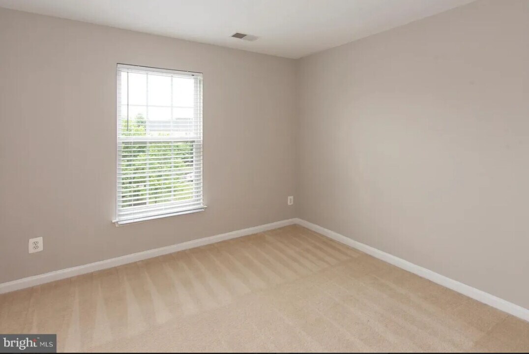 25334 Sweetness Terrace in Aldie, VA - Building Photo