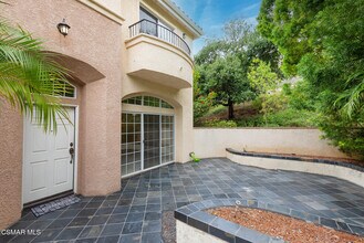 375 Avenida De Royale in Thousand Oaks, CA - Building Photo - Building Photo