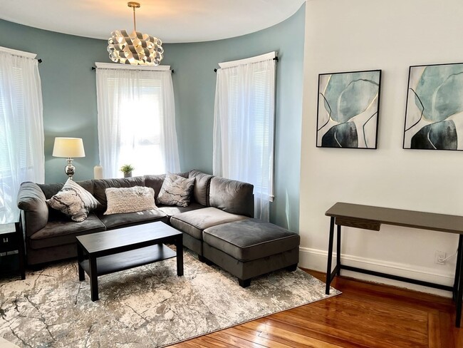 774 Columbia Rd, Unit 1 in Boston, MA - Building Photo - Building Photo