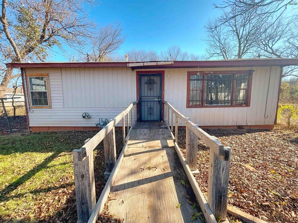 1505 Smith St in Wichita Falls, TX - Building Photo