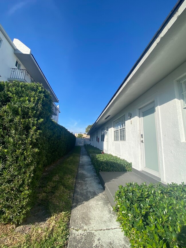 1320 NW 4th St, Unit 3