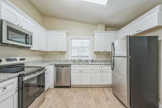 16 Bromack Dr SE in Atlanta, GA - Building Photo - Building Photo