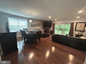 31 Abelia Ct in Trenton, NJ - Foto de edificio - Building Photo