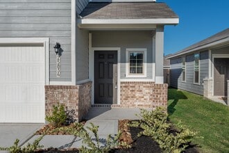 25834 Northpark Pine Dr in Porter, TX - Building Photo - Building Photo