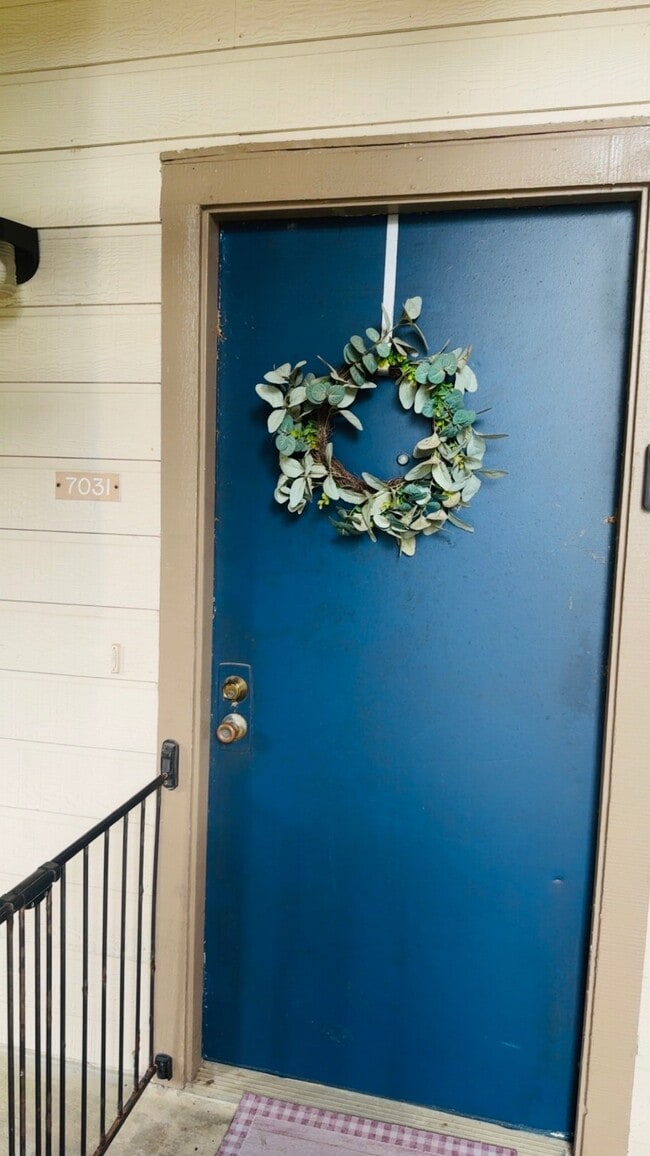 property at 7031 N Holiday Dr