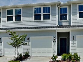 590 Holly Lks Dr in Orange Park, FL - Building Photo