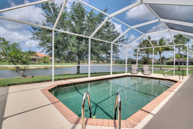 14678 Fern Lake Ct in Naples, FL - Building Photo - Building Photo