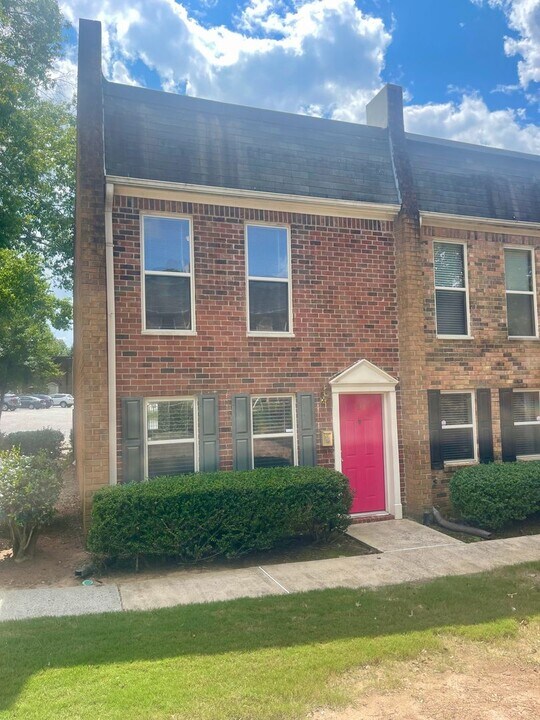155 N River Dr in Sandy Springs, GA - Building Photo