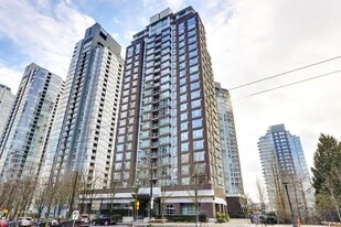 550 Pacific St in Vancouver, BC - Building Photo