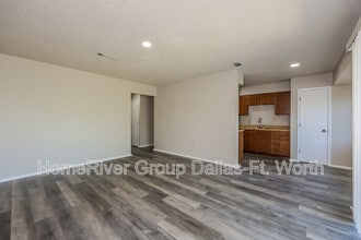 8428 Raymond Ave in Fort Worth, TX - Building Photo - Building Photo