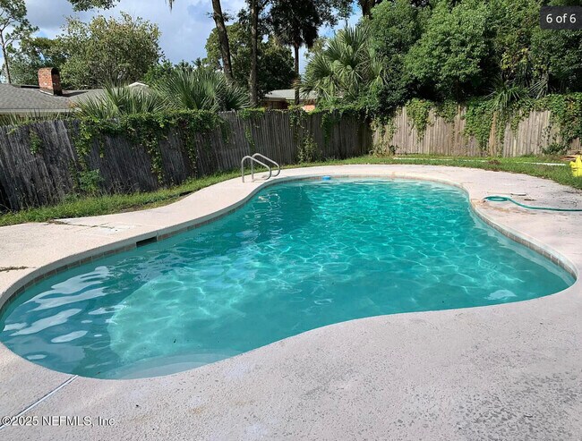 property at 1920 Oakmont Dr