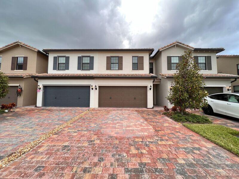 8177 Cadre Noir Rd in Greenacres, FL - Building Photo