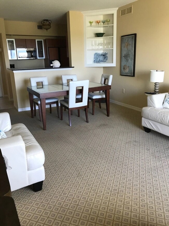 property at 625 Casa Loma Blvd