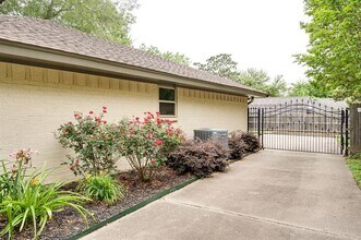 35 Lincolnshire Cir in Bedford, TX - Building Photo - Building Photo