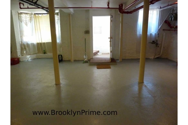 195 Calyer St in Brooklyn, NY - Building Photo