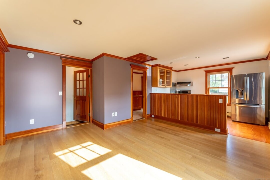 47 Stuart Ave in New London, CT - Building Photo