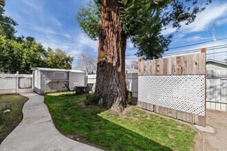 1405 Sacramento St, Unit Main House in Escalon, CA - Foto de edificio - Building Photo