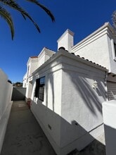 107 S Lucia Ave in Redondo Beach, CA - Building Photo - Building Photo
