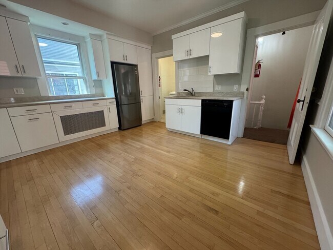 30 Carver St, Unit #2 in Cambridge, MA - Foto de edificio - Building Photo