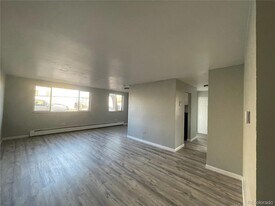 1590 Clinton St, Unit 2 in Aurora, CO - Building Photo