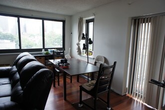 2201 Cherry St in Philadelphia, PA - Foto de edificio - Building Photo