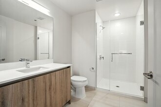 355 W Wolf Point Plaza in Chicago, IL - Foto de edificio - Building Photo