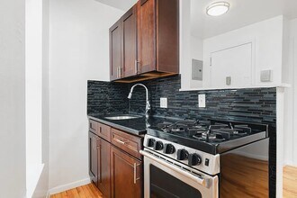 55 Greenwich Ave in New York, NY - Foto de edificio - Building Photo