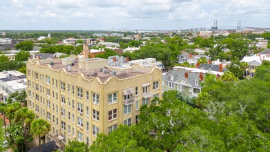 106 W Gwinnett St in Savannah, GA - Foto de edificio - Building Photo