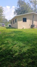 1452 NW 111th St in Miami, FL - Foto de edificio - Building Photo