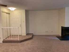 5926 Cove Landing Rd in Burke, VA - Building Photo - Building Photo