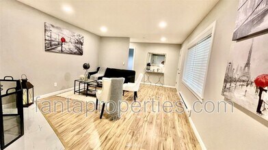 10417 Aqua Way S in Seattle, WA - Building Photo - Building Photo