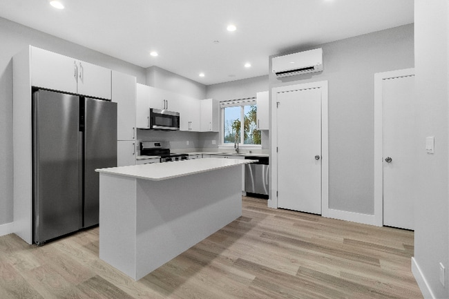 5724 Sterling Ave in Ferndale, WA - Foto de edificio - Building Photo