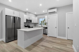 5724 Sterling Ave in Ferndale, WA - Foto de edificio - Building Photo