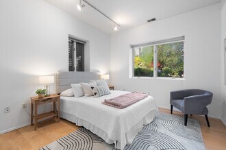 2307 15th St NW, Unit A in Washington, DC - Building Photo - Building Photo