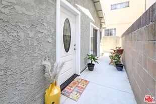 4564 W Broadway in Hawthorne, CA - Building Photo