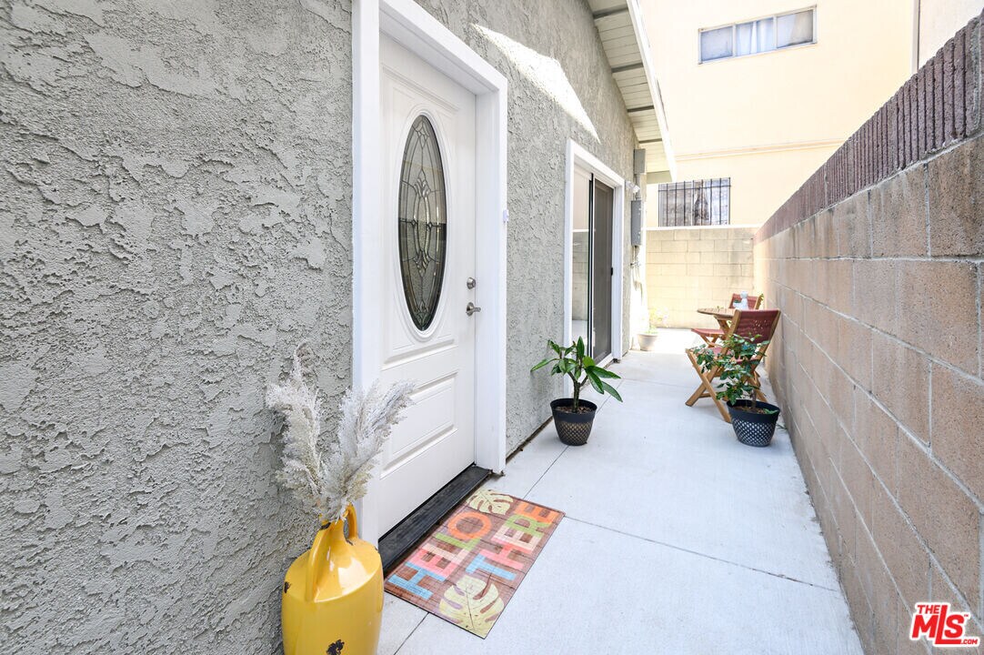 4564 W Broadway in Hawthorne, CA - Building Photo