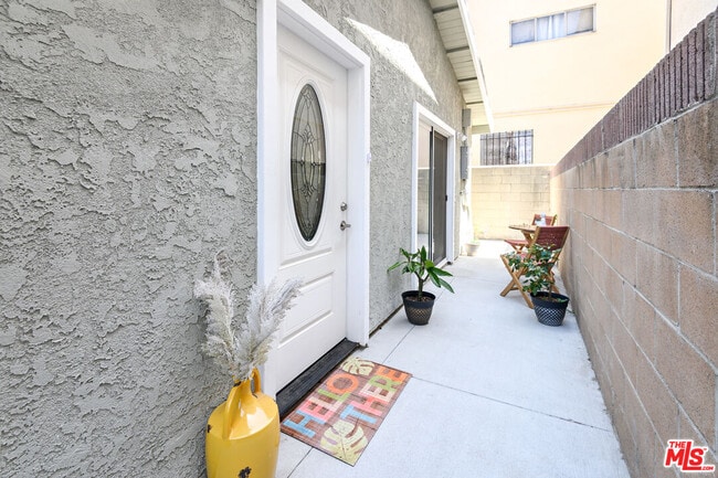 property at 4564 W Broadway