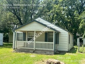 421 NE Strait Ave in Topeka, KS - Building Photo