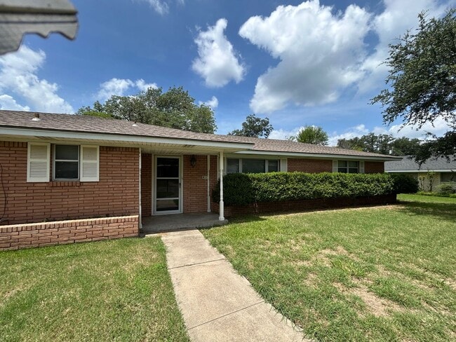 property at 2218 Wendy Ln