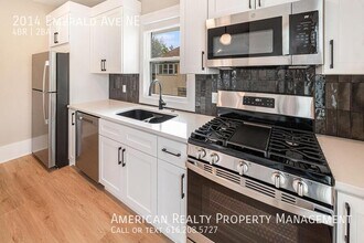 2014 Emerald Ave NE in Grand Rapids, MI - Building Photo - Building Photo