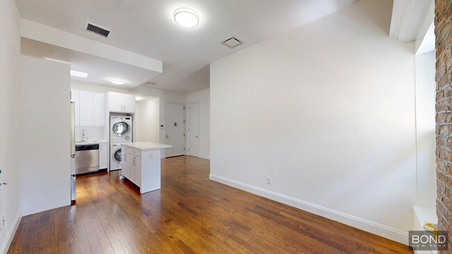 property at 116 E 60th St