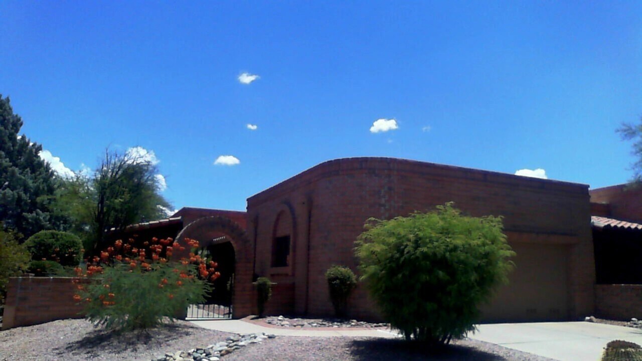 1173 W Vuelta Del Yaba in Green Valley, AZ - Building Photo