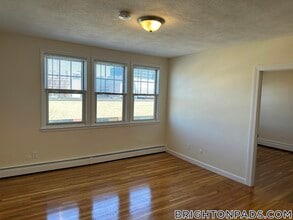 168 N Beacon St, Unit 21 in Boston, MA - Building Photo - Building Photo