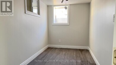 76 Shendale Dr in Toronto, ON - Building Photo - Building Photo