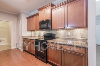 8513 Loxton Cir in Charlotte, NC - Building Photo - Building Photo